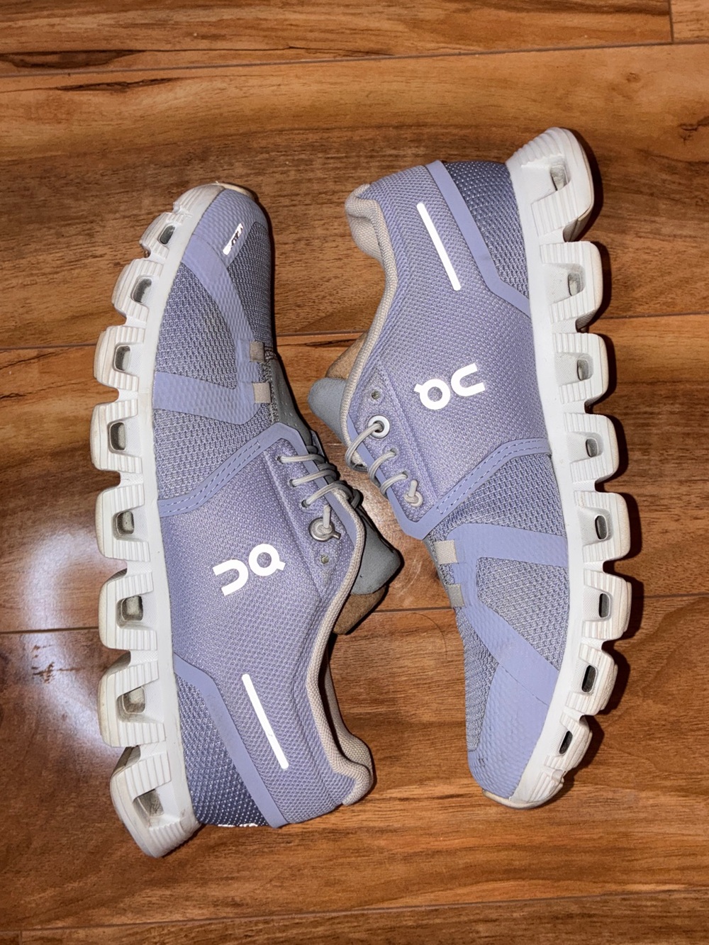On Cloud 5 Women’s Athletic Running Sneaker Shoes, periwinkle purple- size 7